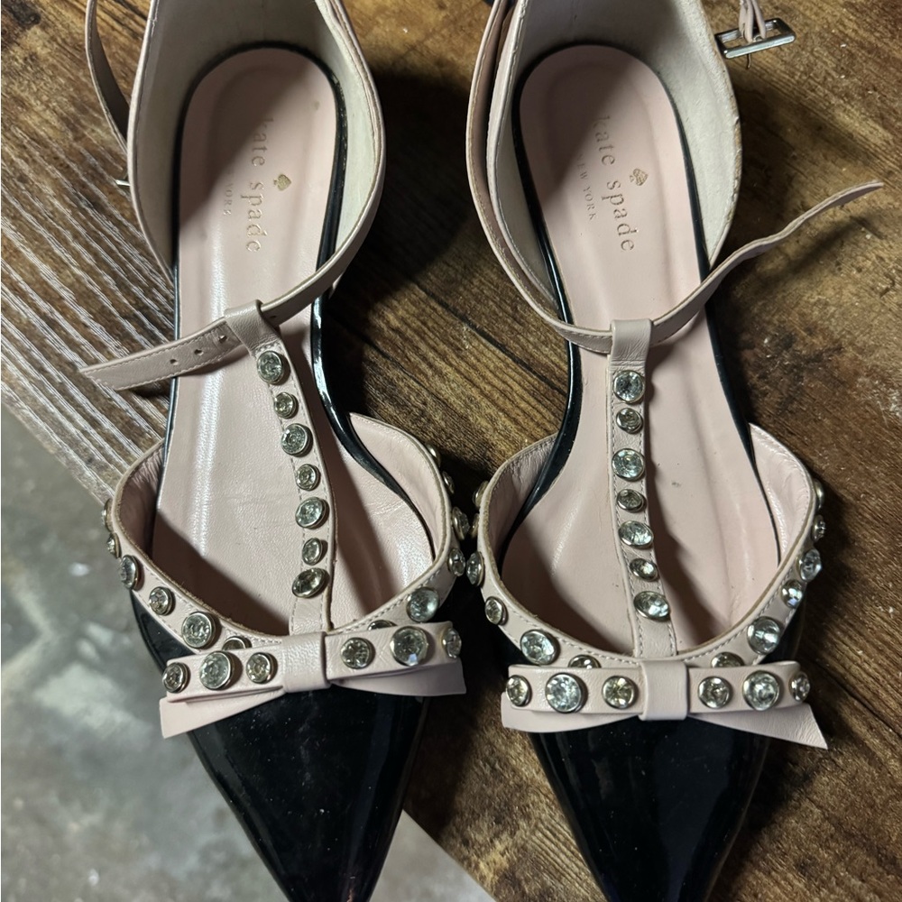 Kate Spade Black and Cream Heels with Sophisticated Design